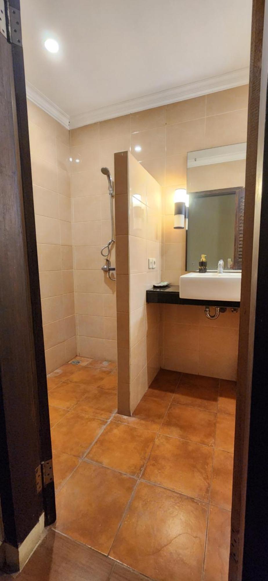 סנגיגי Dalia Budget Hotel מראה חיצוני תמונה
